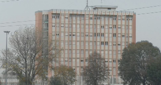 Sfregia la compagna con un coltello durante un litigio, arrestato 32enne nel Torinese